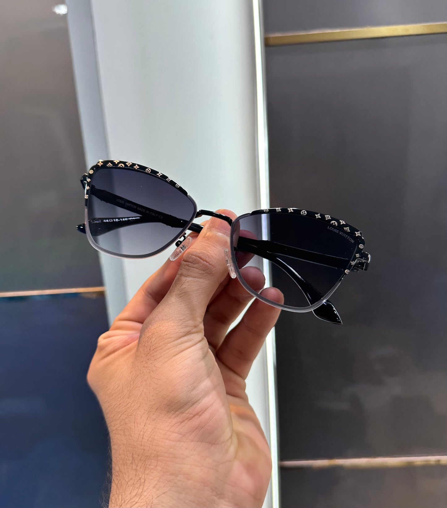 Loui s Vuitto n 3532 Ultimate Luxury Shade With Original Packaging