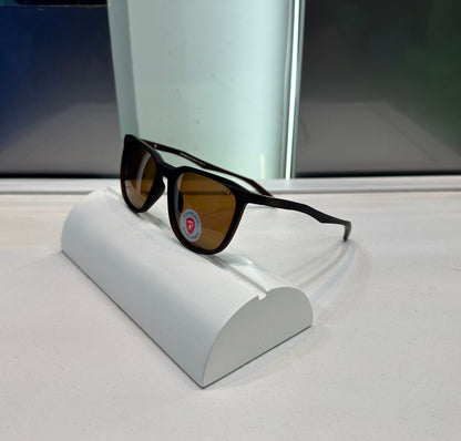 Oakle y Brown Ultimate Luxury Shade With Original Packaging