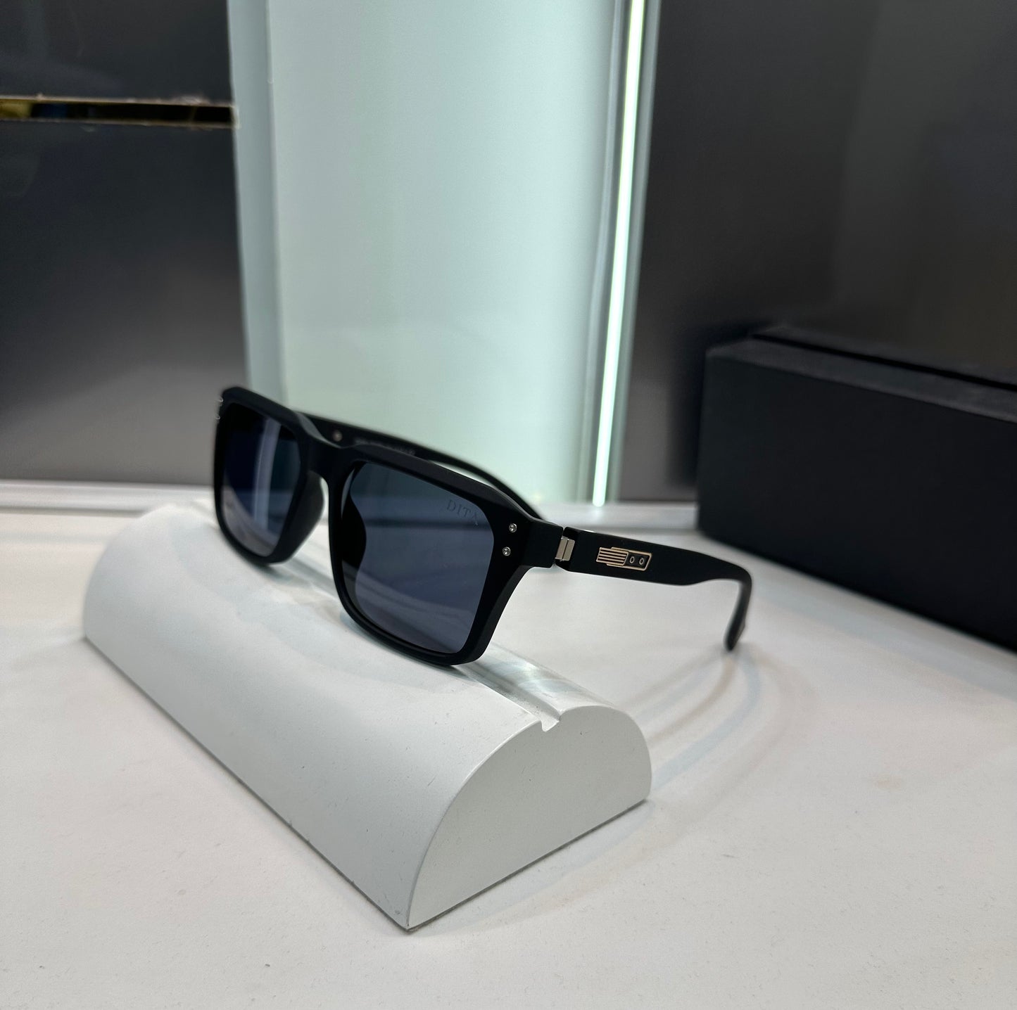 DIT A Black 8956 Ultimate Luxury Shade With Original Packaging